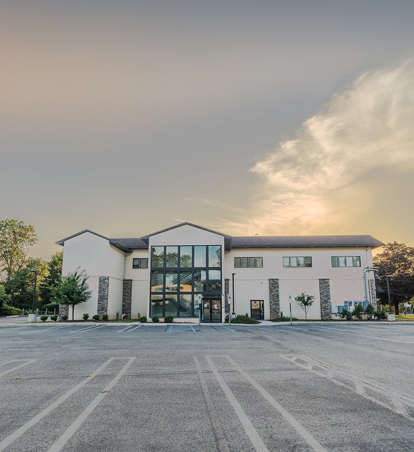Exterior of the Clinique La Roya building in Paramus, NJ